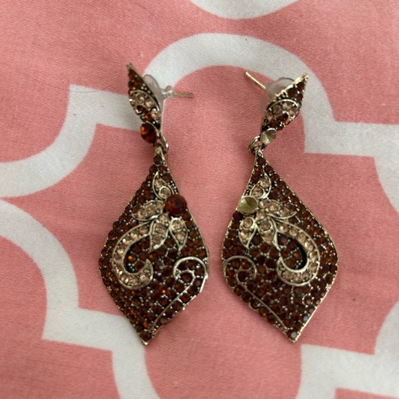 Elegant Gold and Brown Dangle Earrings - Picture 2 of 3